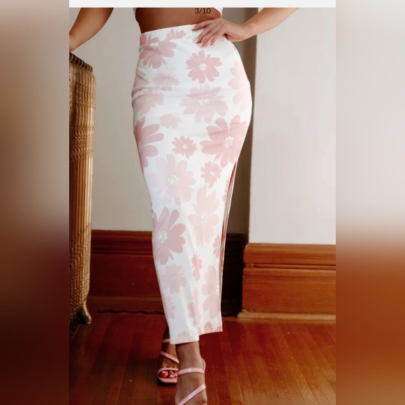 Le Lis Pink & White Floral Maxi Skirt With High Slit & Lining - Picture 3 of 13